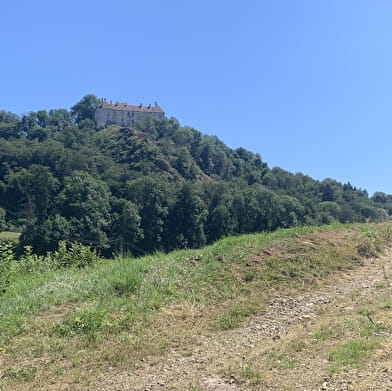 Rundgang zwischen Felsen und Mont Beuvray