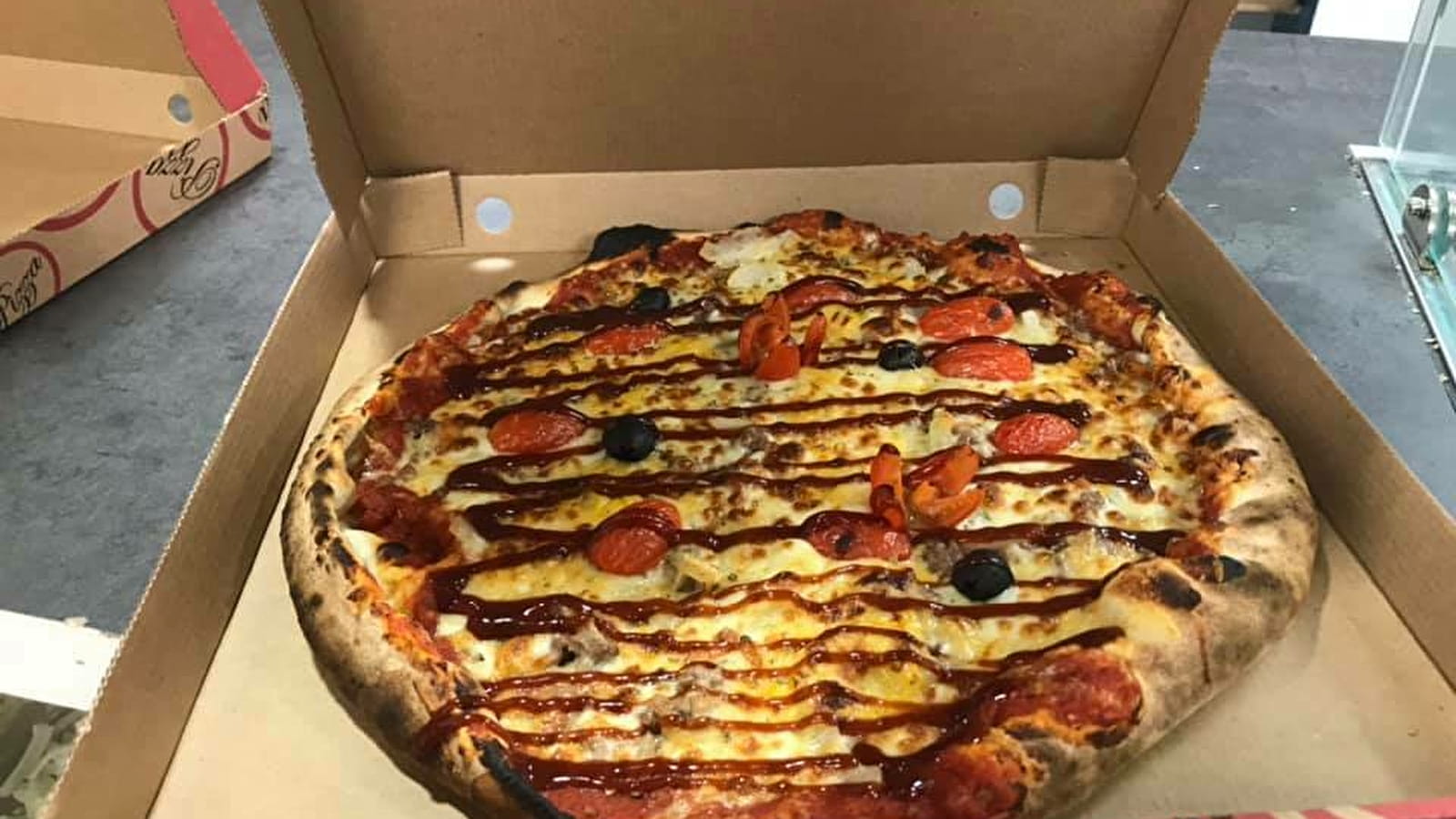 Pizzeria Yanno's Pizza 2