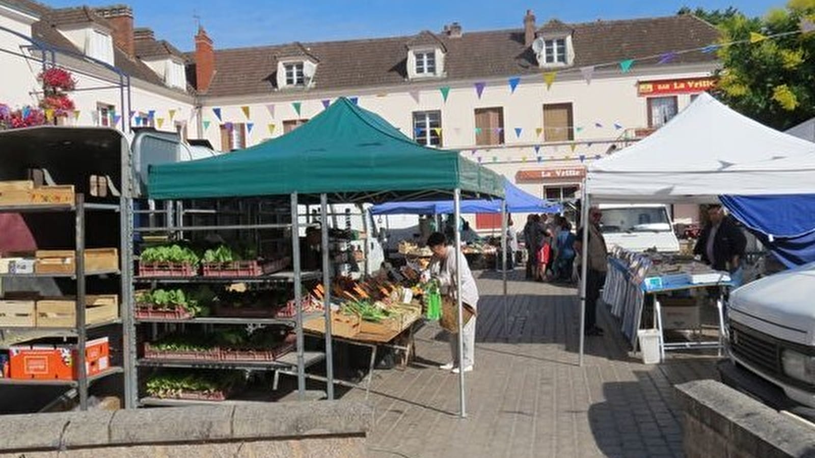 Wochenmarkt in Neuvy-sur-Loire