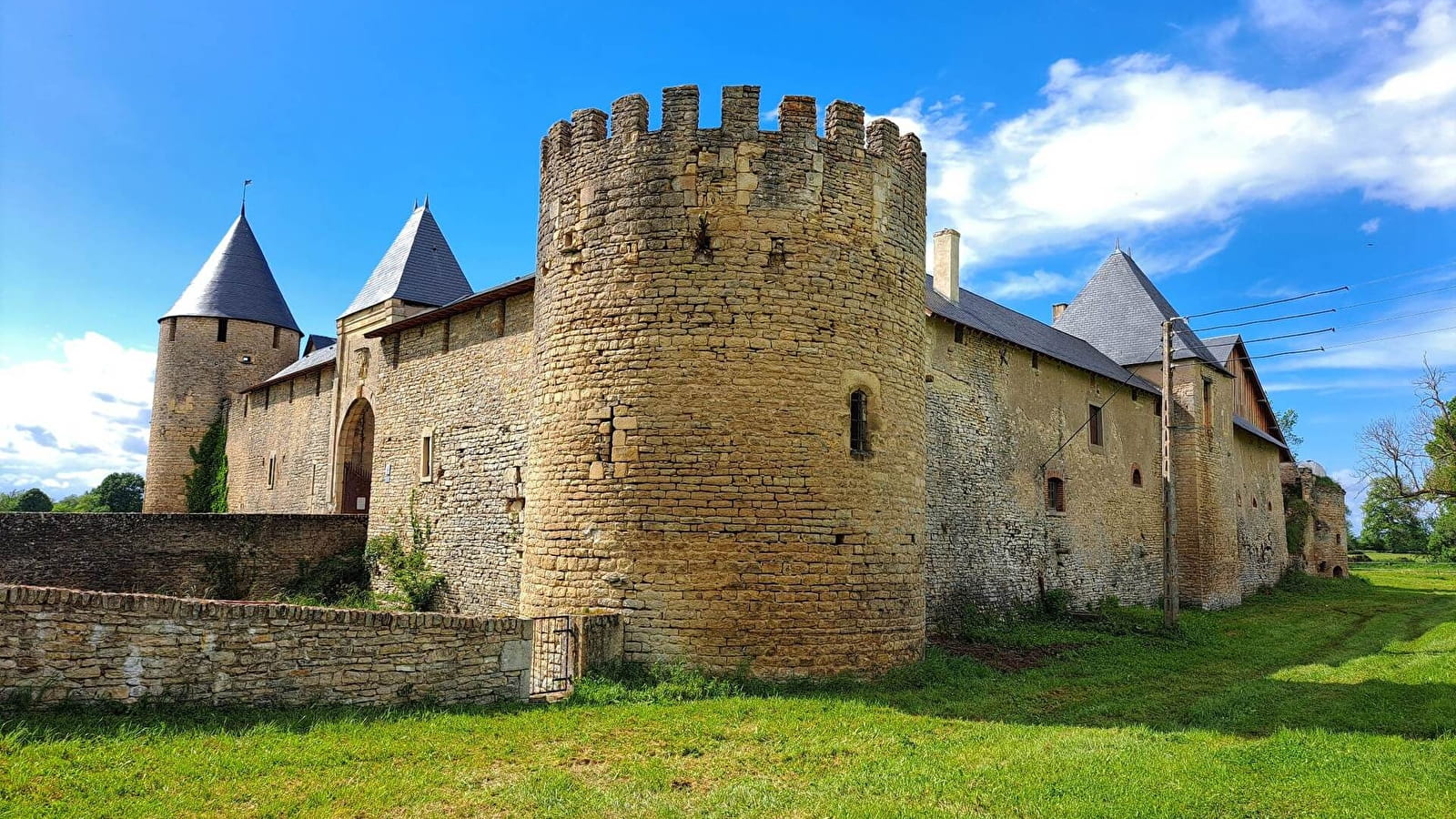 Besichtigung des mittelalterlichen Schlosses von Villars   