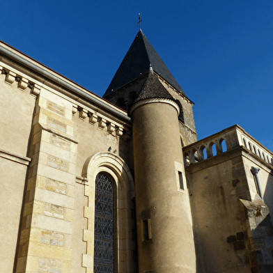 Besichtigung der Kirche Saint-Martin, einer Cluniazenserstätte in Chantenay-Saint-Imbert