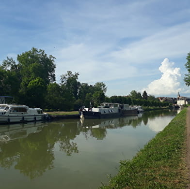 Historischer Rundgang um den Kanal in Châtillon-en-Bazois 