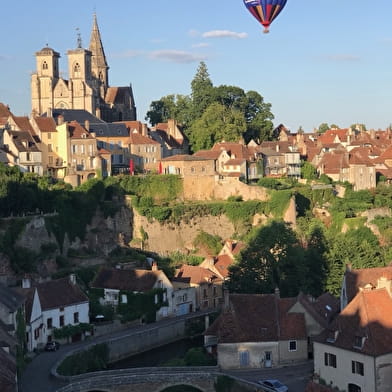 Heißluftballonfahrt über Semur en Auxois