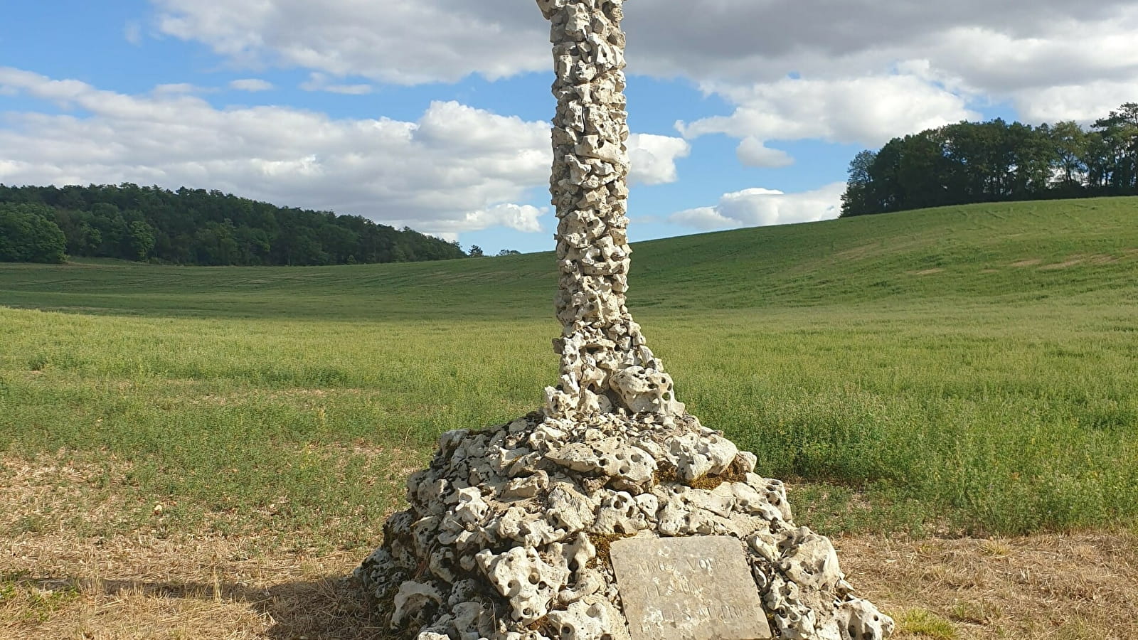La croix Pothey - Calvaire en pierres percées